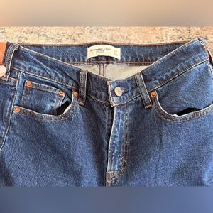 Abercrombie & Fitch NWOT Blue Denim Jeans bootcut. Size 28. Never worn!